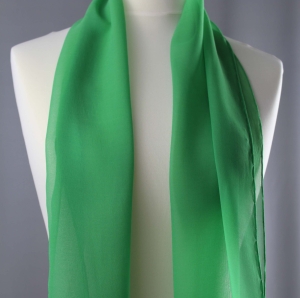 Jedwab naturalny szal żorżeta 138 x 30 jasna zieleń